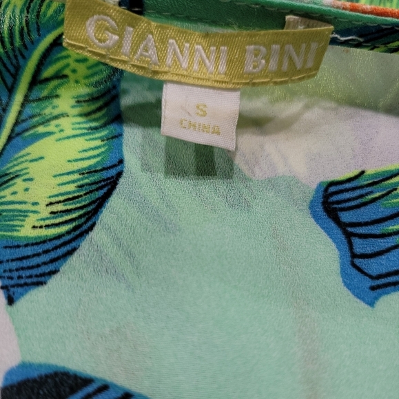 Gianni Bini Tropical Floral Romper Long Sleeve Plunge Neck Shorts Sz S - Picture 3 of 9